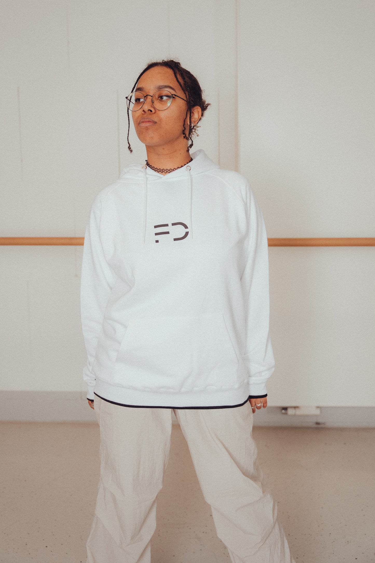 WOMEN HOODIE - WHITE - MOTSI MABUSE TANZSCHULE