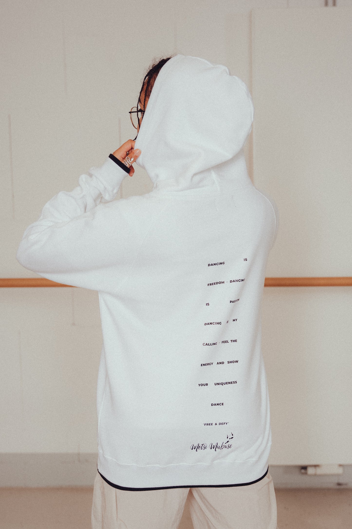 WOMEN HOODIE - WHITE - MOTSI MABUSE TANZSCHULE
