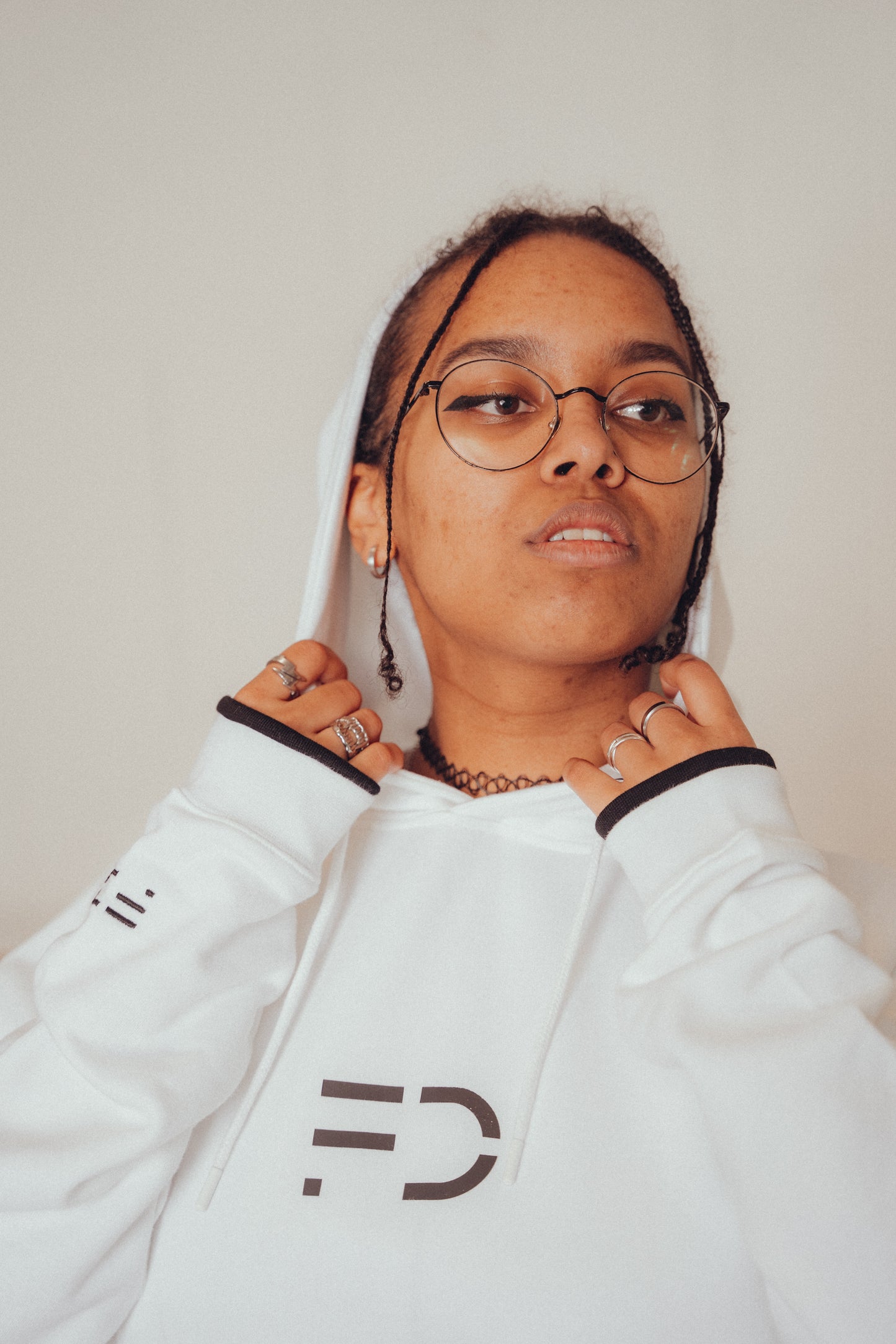 WOMEN HOODIE - WHITE - MOTSI MABUSE TANZSCHULE