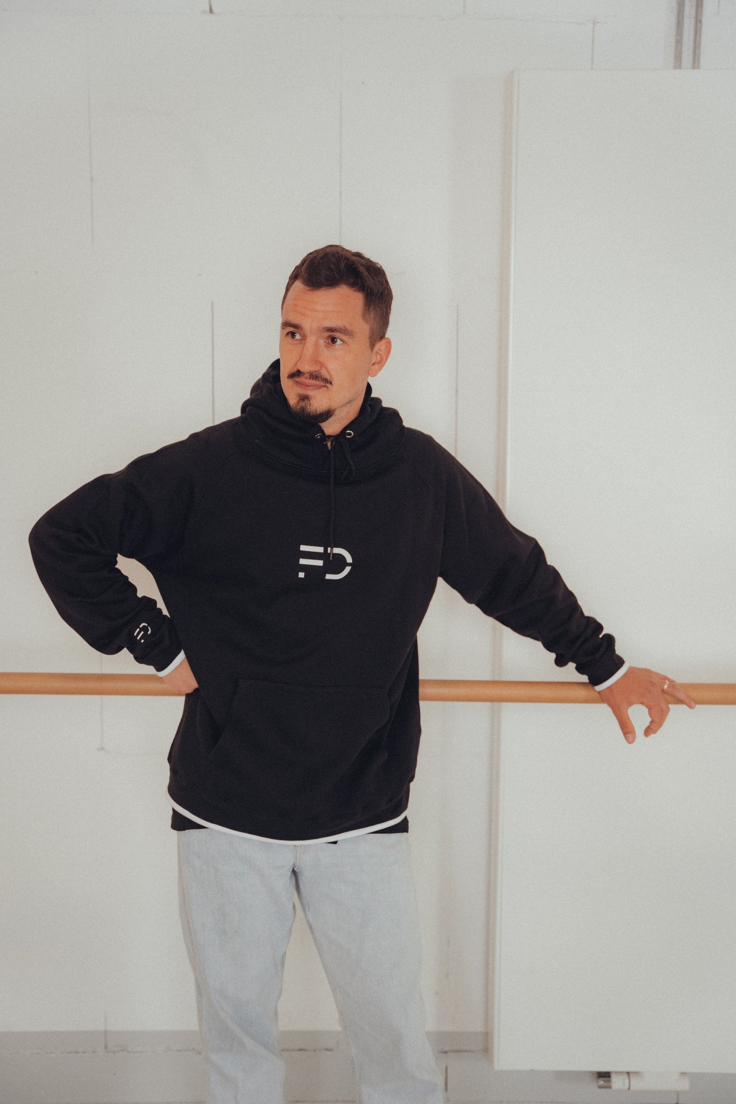 MEN HOODIE - BLACK - MOTSI MABUSE TANZSCHULE