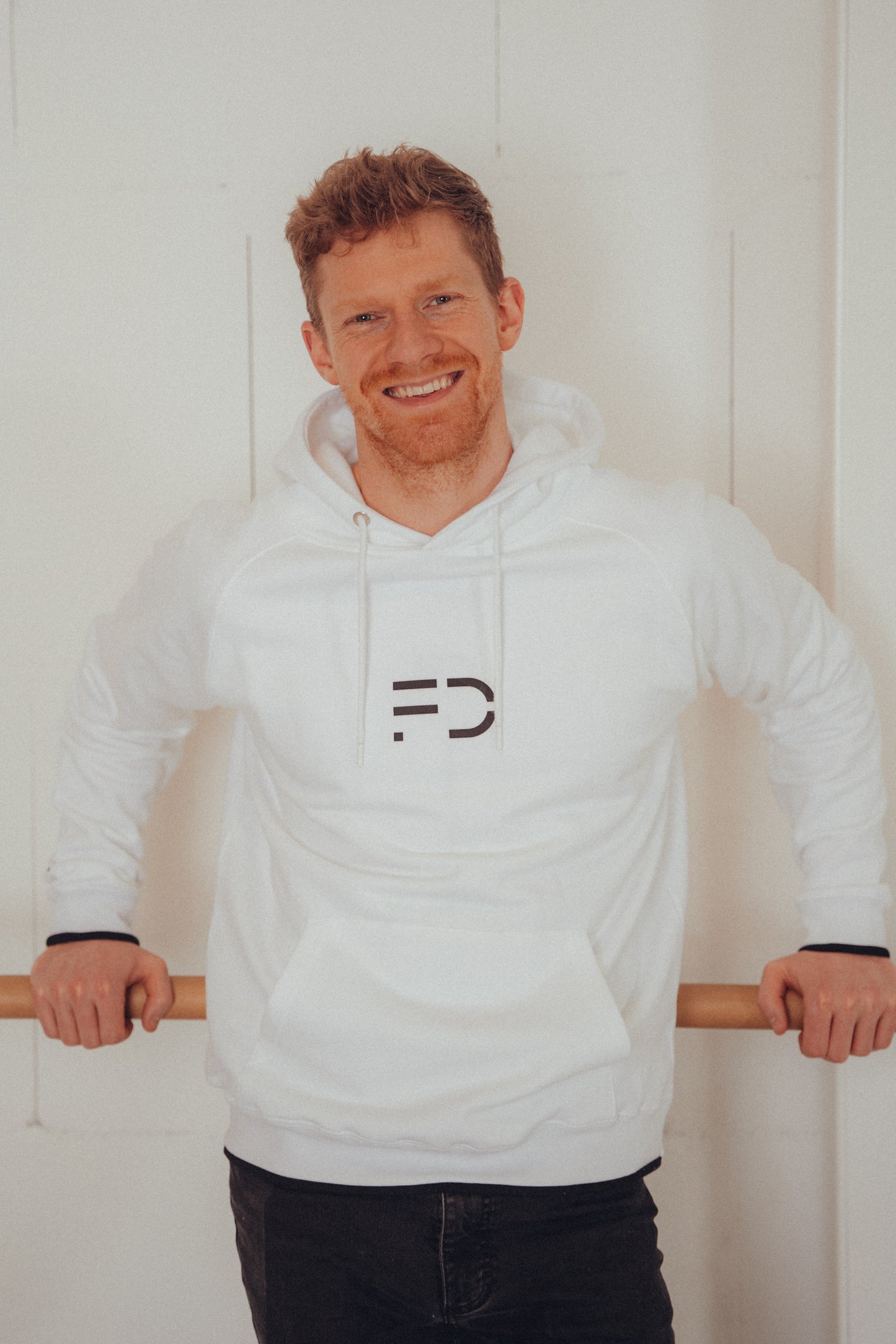 MEN HOODIE - WHITE - MOTSI MABUSE TANZSCHULE