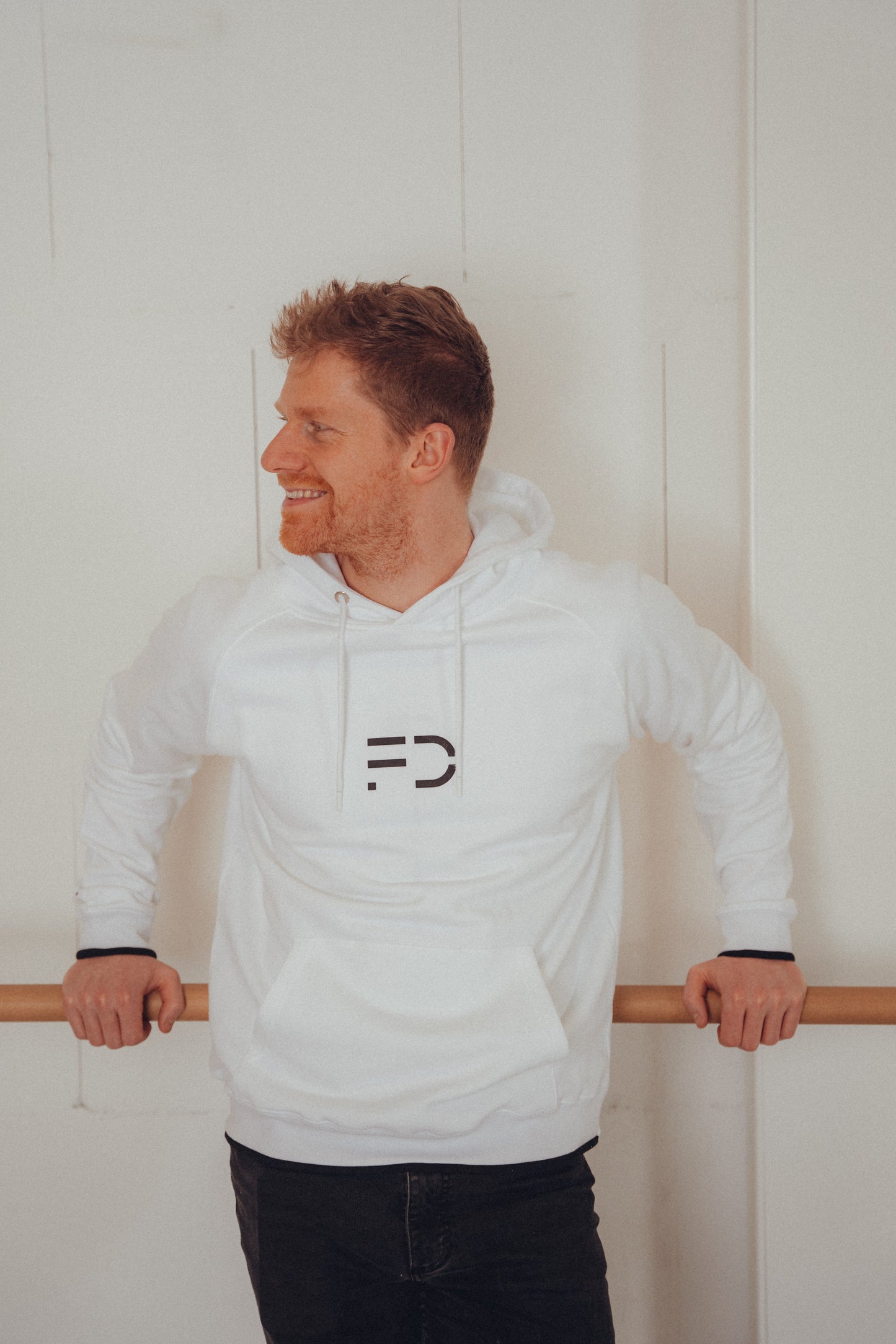MEN HOODIE - WHITE - MOTSI MABUSE TANZSCHULE
