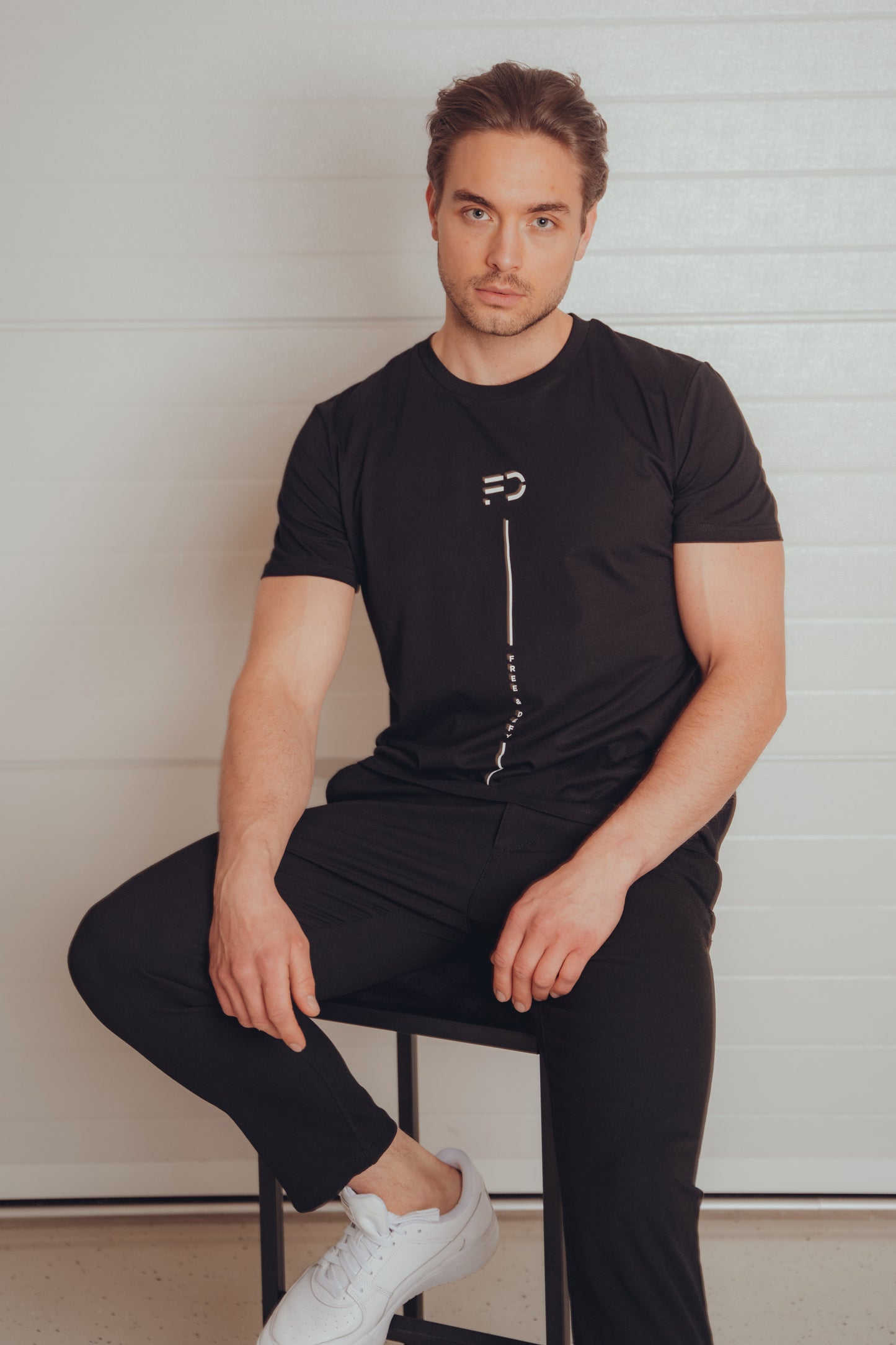MEN T-SHIRT - BLACK