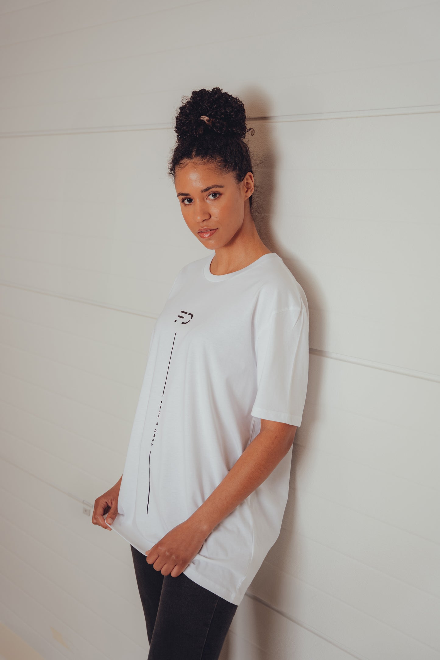 WOMEN T-SHIRT - WHITE OVERSIZE