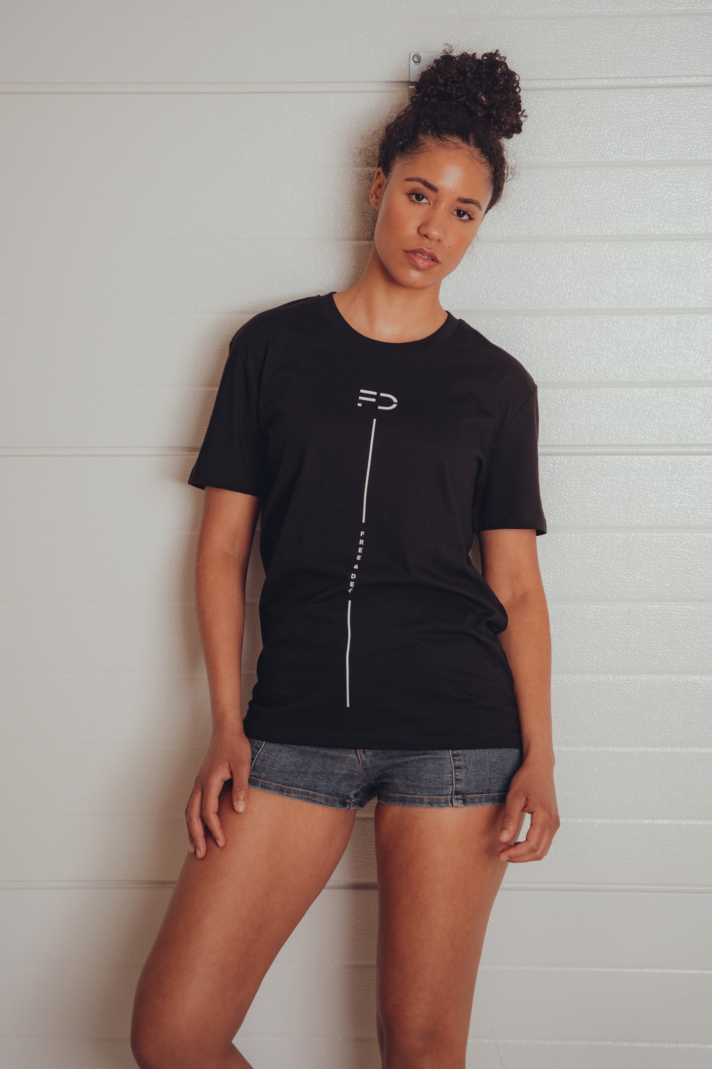 WOMEN T-SHIRT - BLACK REGULAR