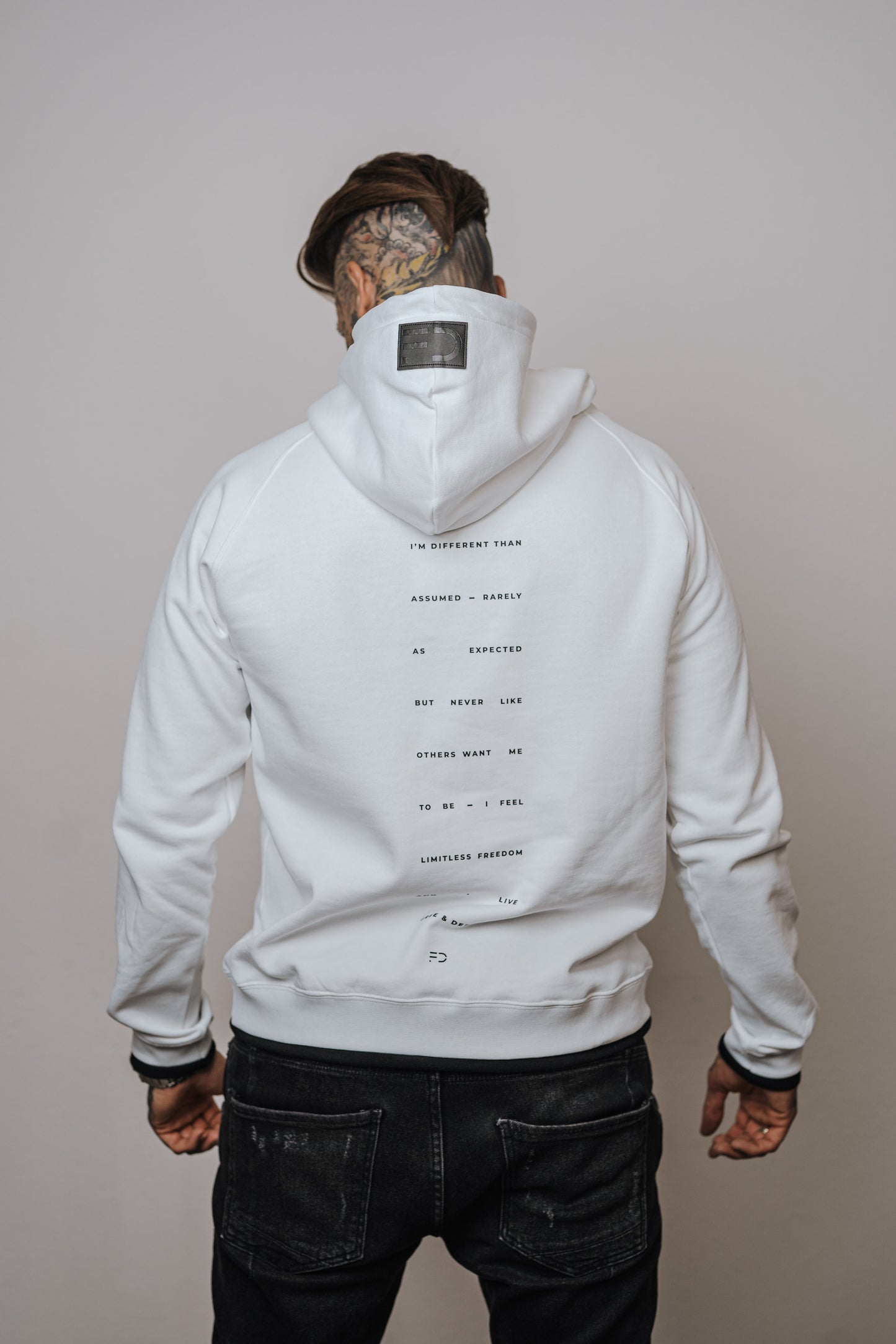 MEN HOODIE - WHITE REGULAR